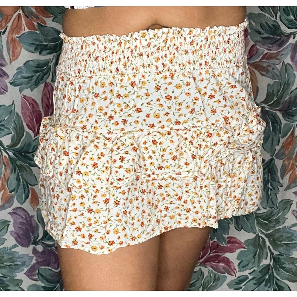 White Joe Benbassett Ruffled Mini Flowered Mini Skirt